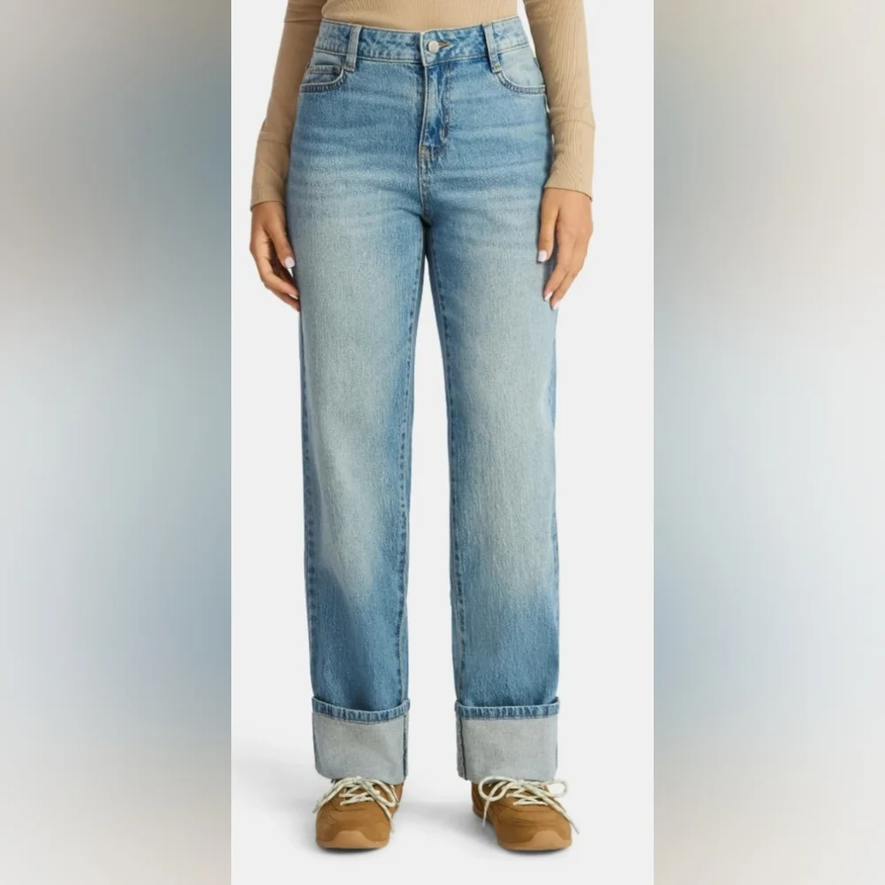 Time and Tru Women's Size 14 High Rise Straight Jeans w/Cuffs Light Wash NWT - Picture 1 of 6
